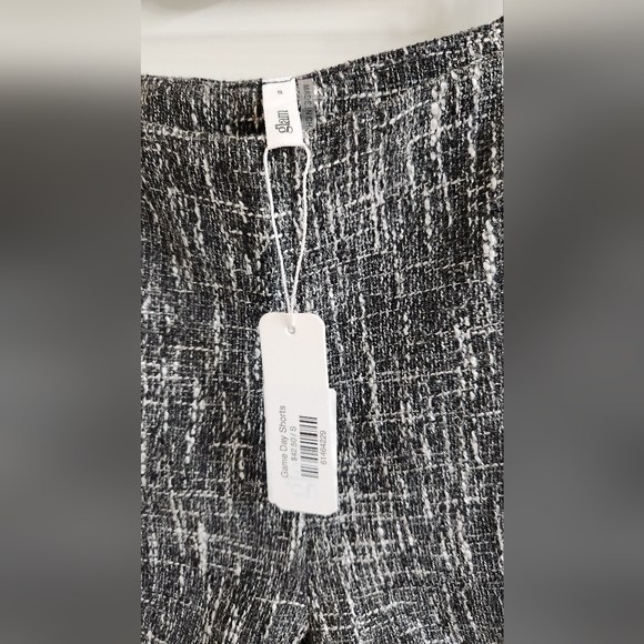 TWEED Fully Lined NEW w/tags Side zip shorts. Front pockets fringe detail.Blk/Wt - Picture 8 of 12